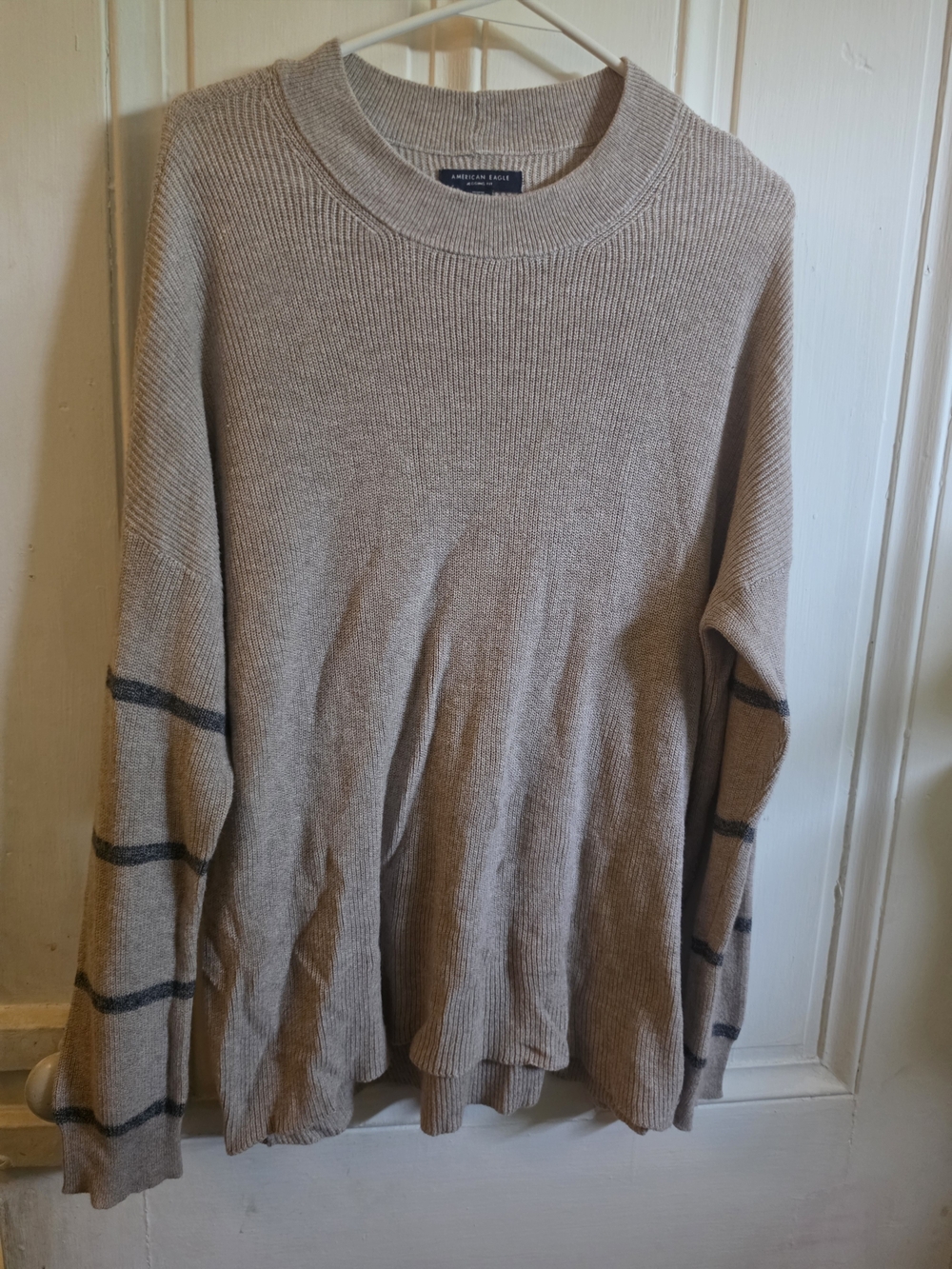 American Eagle Jegging Fit  Crewneck Sweater in Light Beige